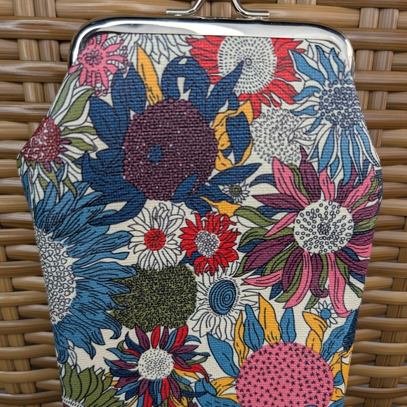 Gigi Hill The Jackie Floral Faux Leather Sunglass Case Kiss Lock Closure - Picture 5 of 15